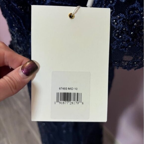 Women's Mac Duggal Gown, Size 10, Navy - Picture 4 of 5